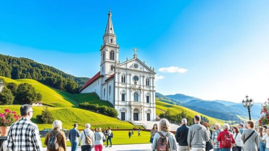 Historische Altstadt mit der eindrucksvollen Kirche auf den Hügeln, umgeben von malerischer Landschaft in Deutschland.